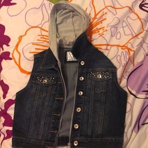 Hooded button / zip up vest